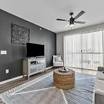 Landing At Lofts At Sylvan Thirty - Studio In West Dallas