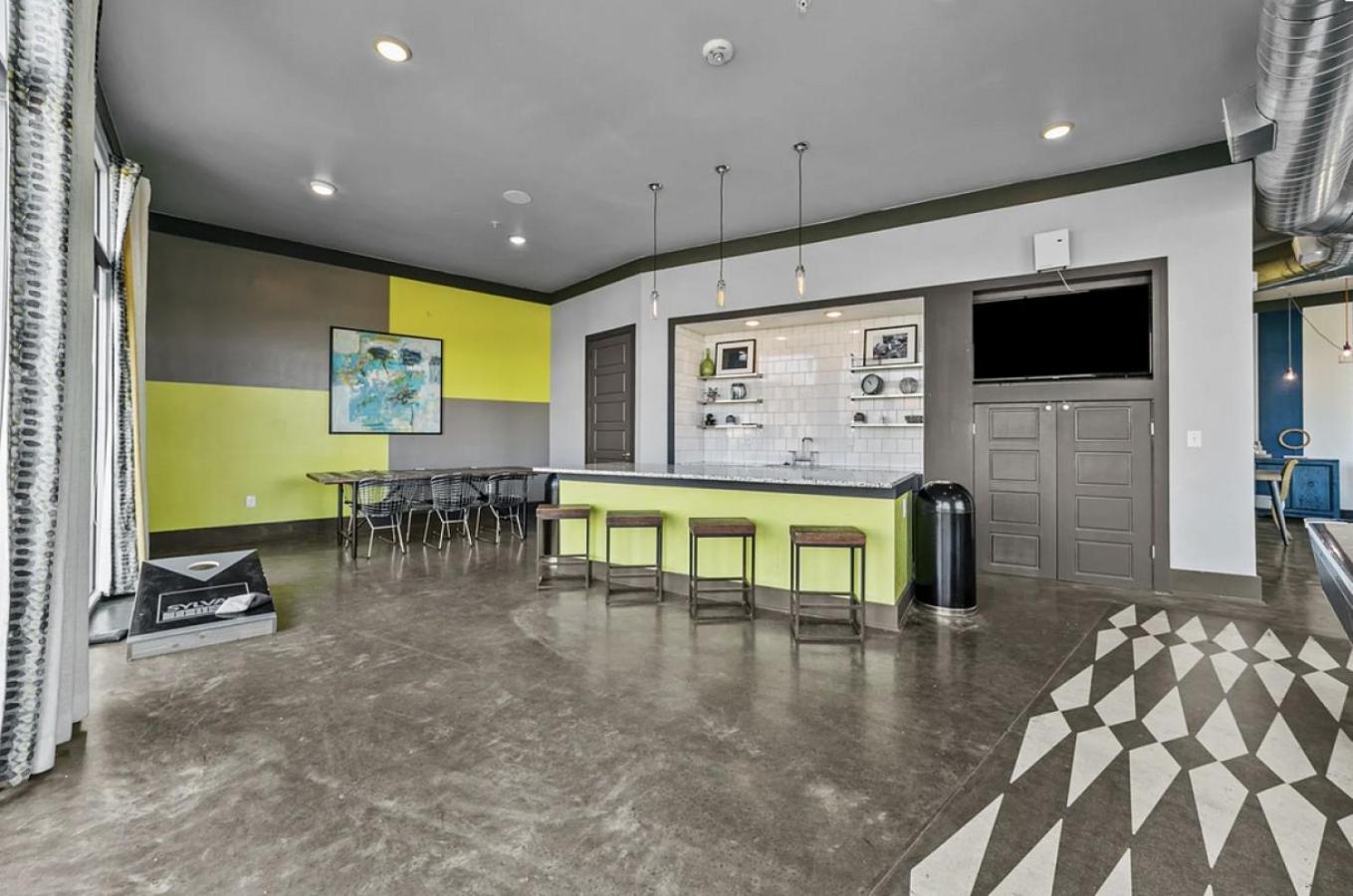 Landing At Lofts At Sylvan Thirty - In West Apartment