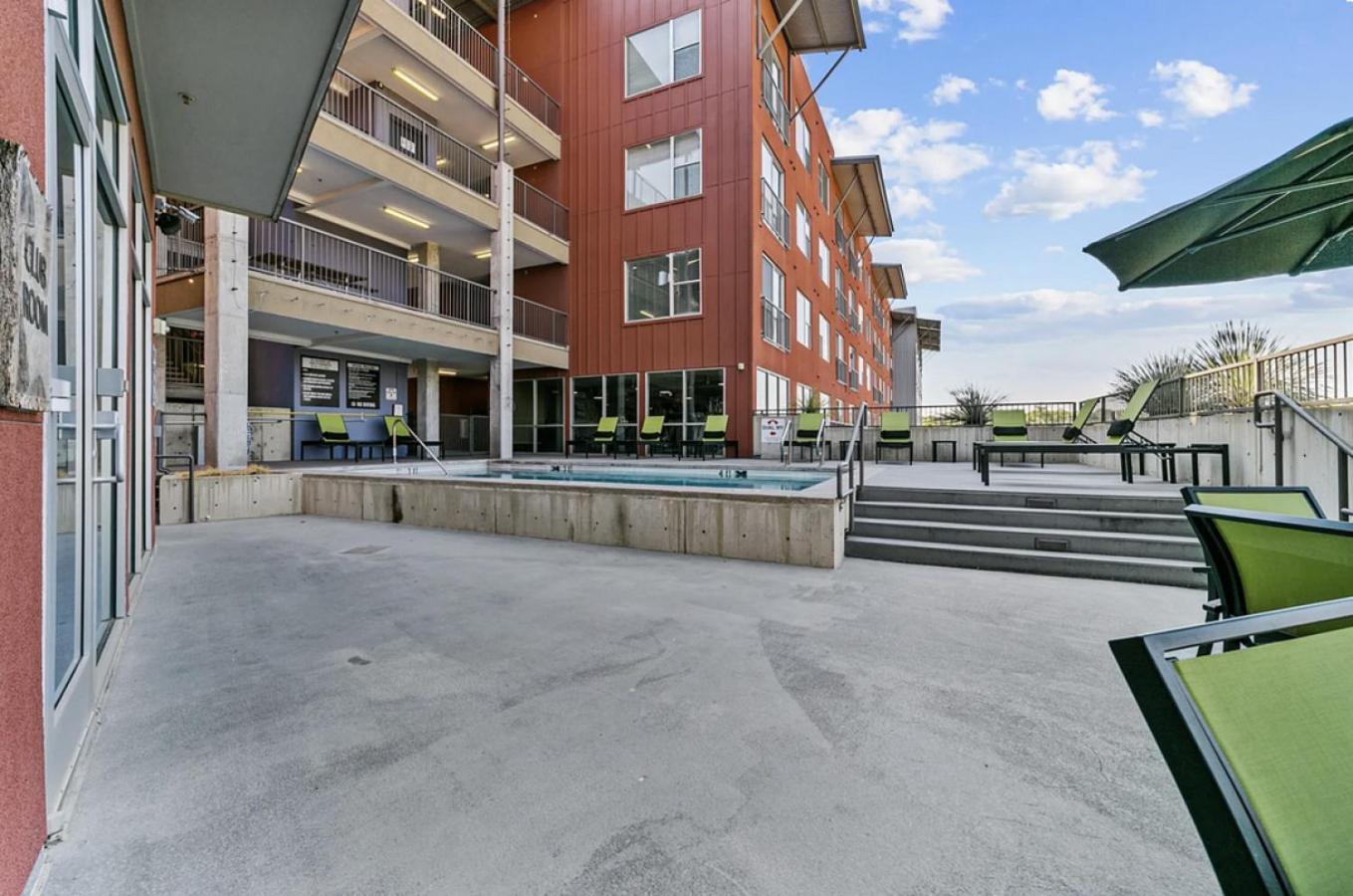 Apartment Landing At Lofts At Sylvan Thirty - In West
