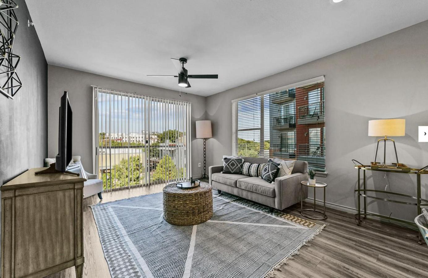 Landing At Lofts At Sylvan Thirty - In West Apartment Dallas