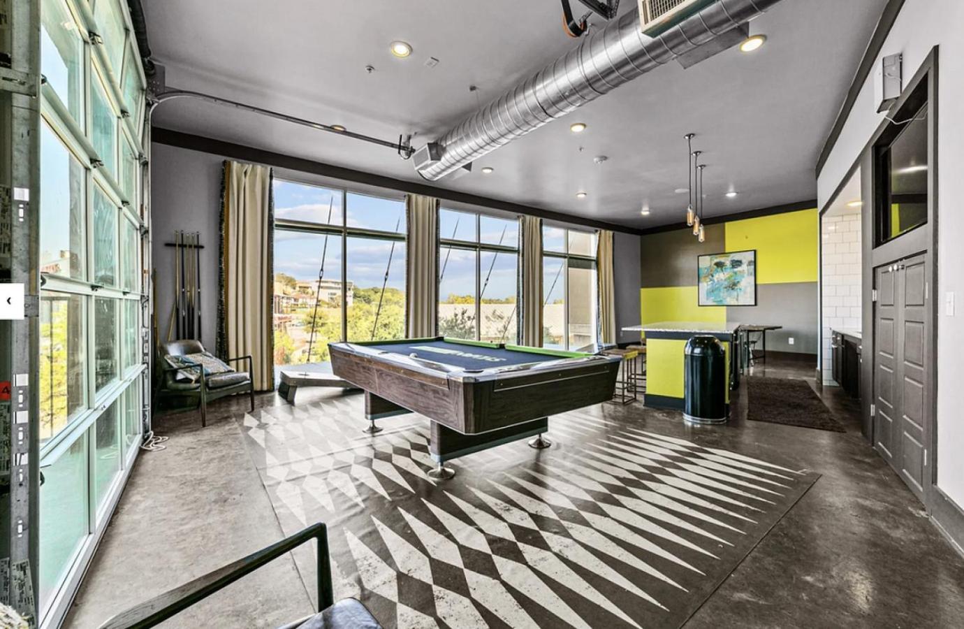 Landing At Lofts At Sylvan Thirty - In West Apartment