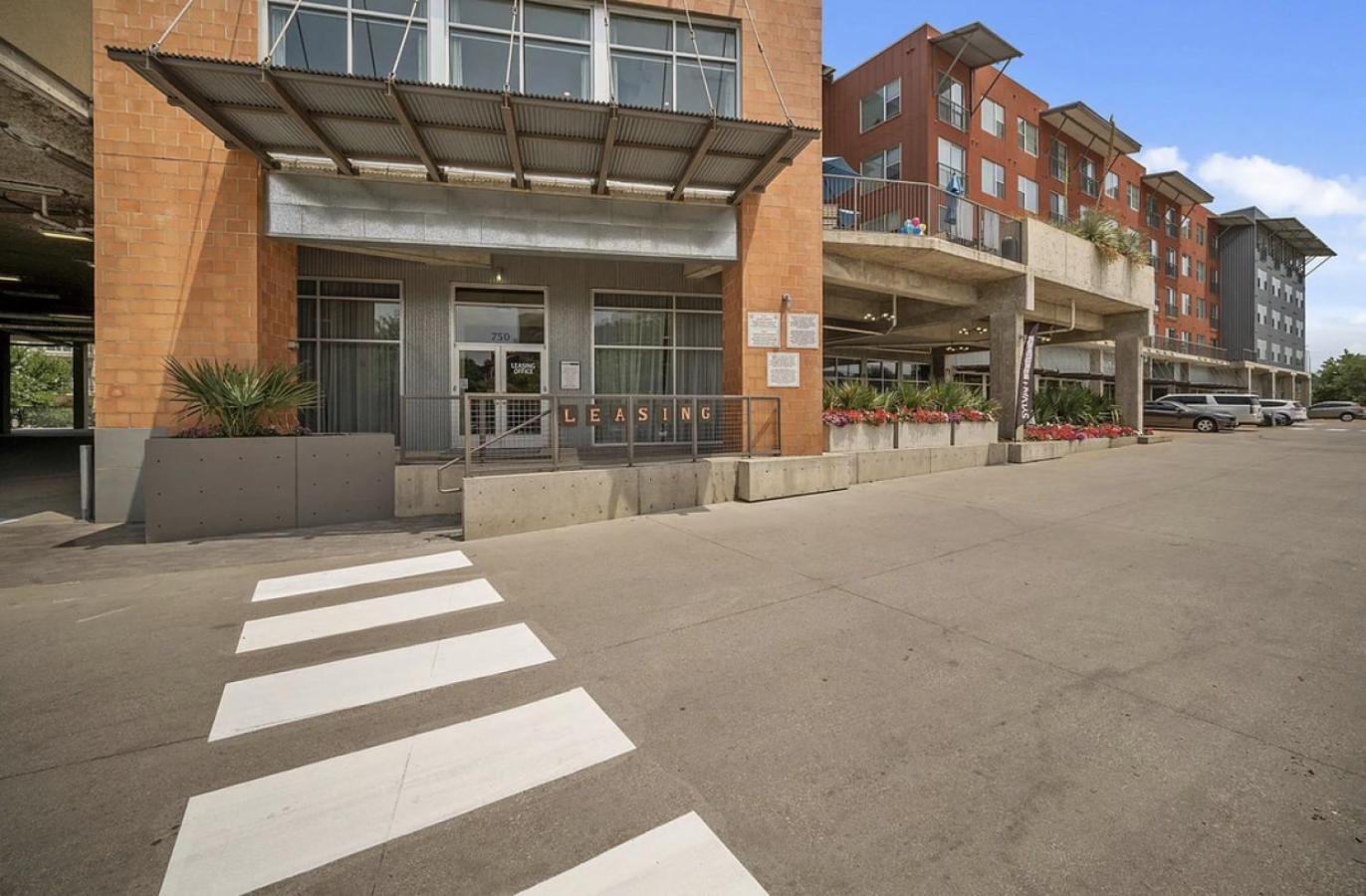 Apartment Landing At Lofts At Sylvan Thirty - In West
