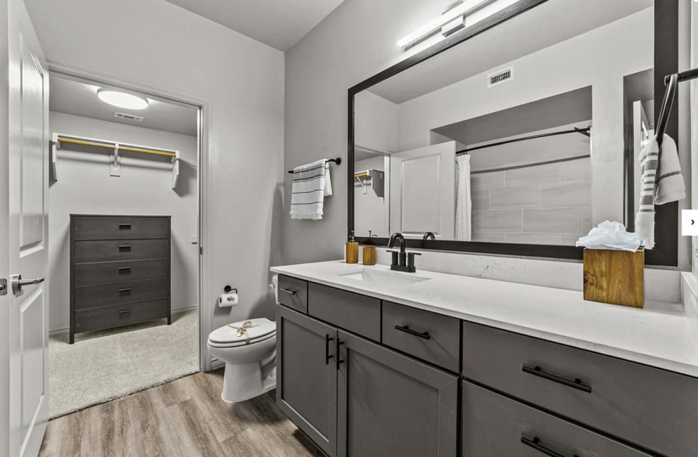 Landing At Lofts At Sylvan Thirty - In West