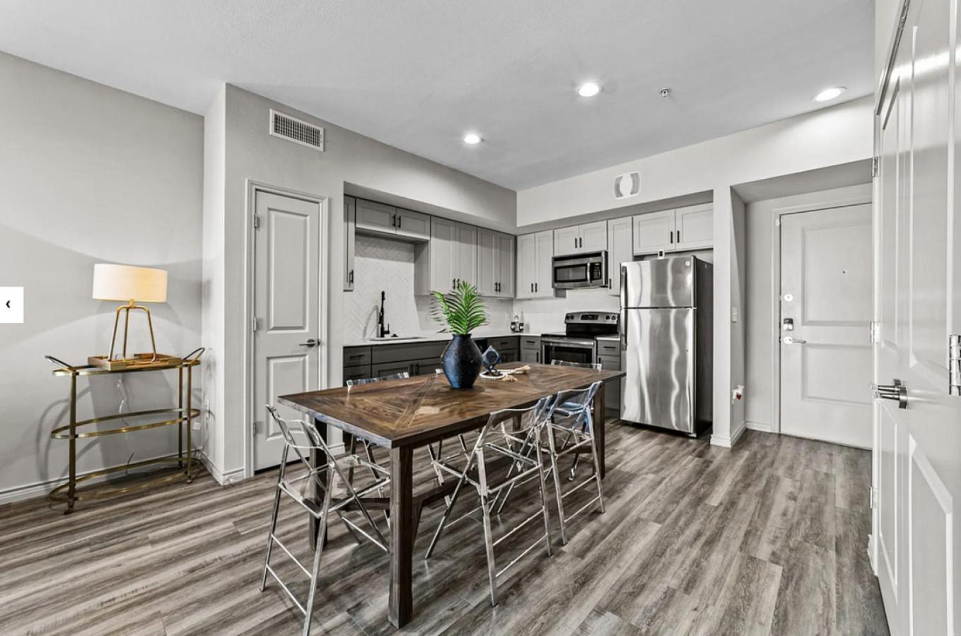 Apartment Landing At Lofts At Sylvan Thirty - In West Dallas